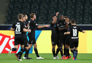 Thuram esulta dopo aver siglato la sua doppietta personale, che vale comunque un punto al Borussia Moenchengladbach - Photo Lars Baron - Getty Images
