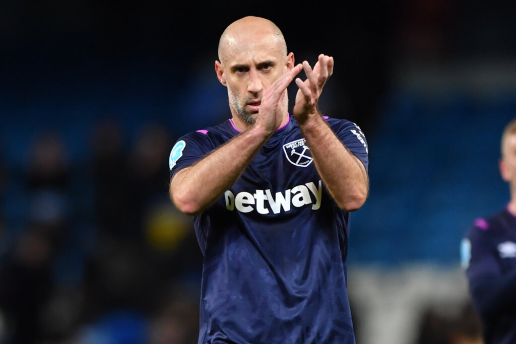 Pablo Zabaleta saluta il calcio