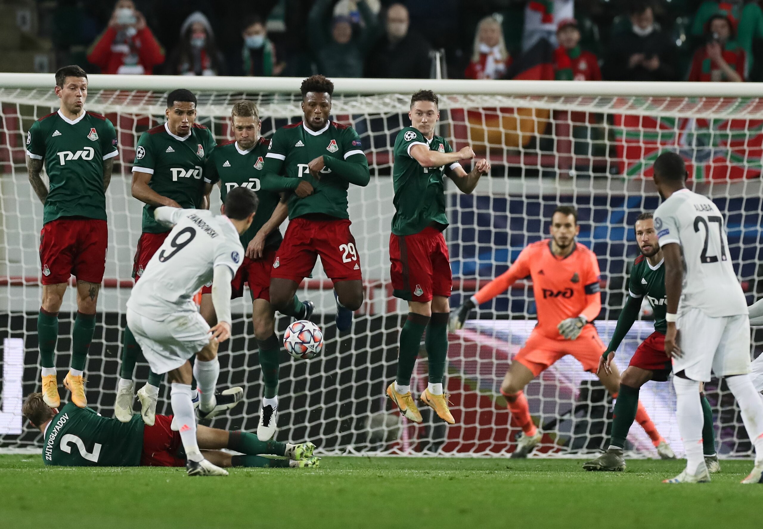 Polveri bagnate per Lewandowski, anche se il suo Bayern riesce a passare in Russia - Photo Oleg Nikishin - POOL/AFP - Getty Images