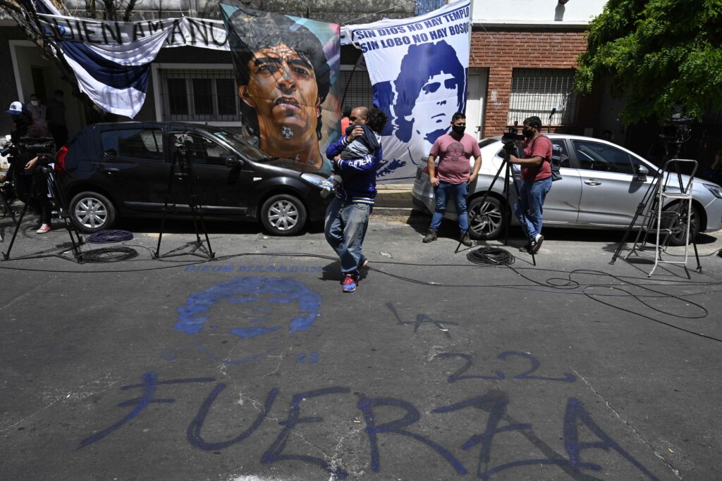Maradona, si aggrava il quadro clinico: dovrà essere operato