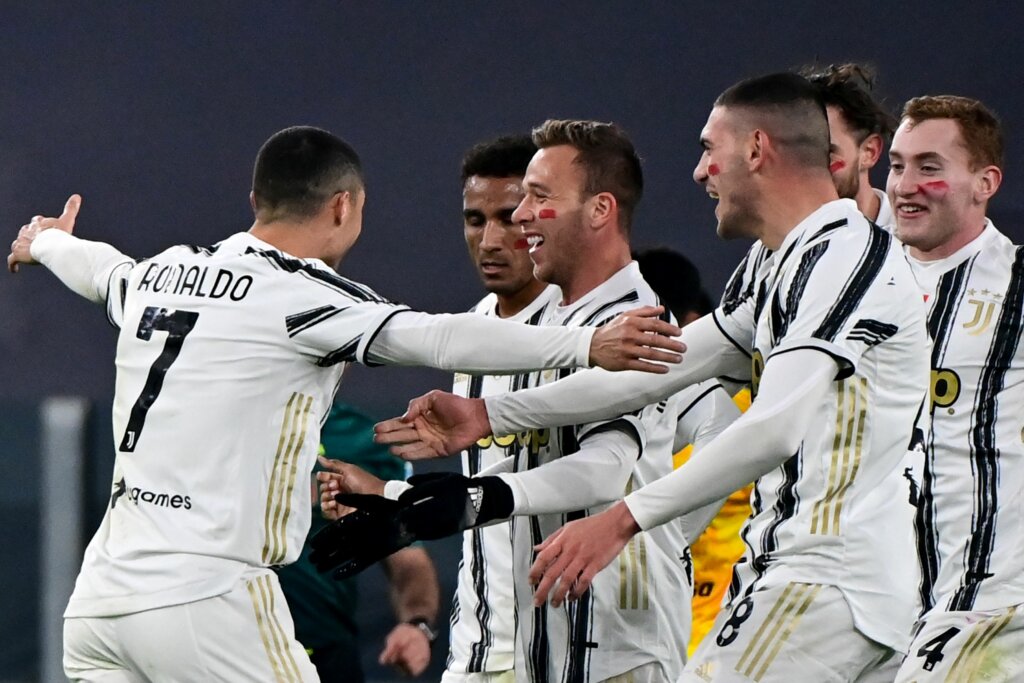 La Juventus stende il Cagliari con la doppietta di CR7