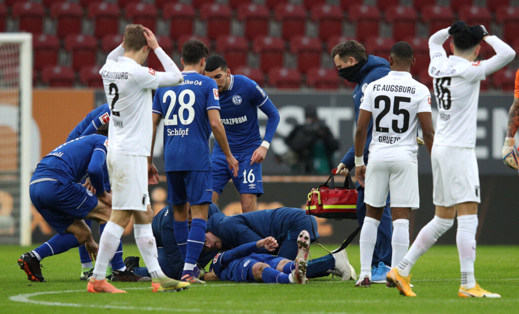 Bundesliga, panico per Uth dello Schalke: perde i sensi ed esce con una flebo