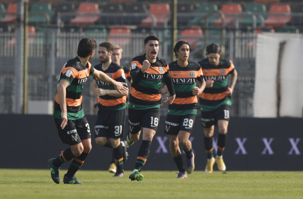 Serie B, le gare delle 14: il Venezia vola in classifica