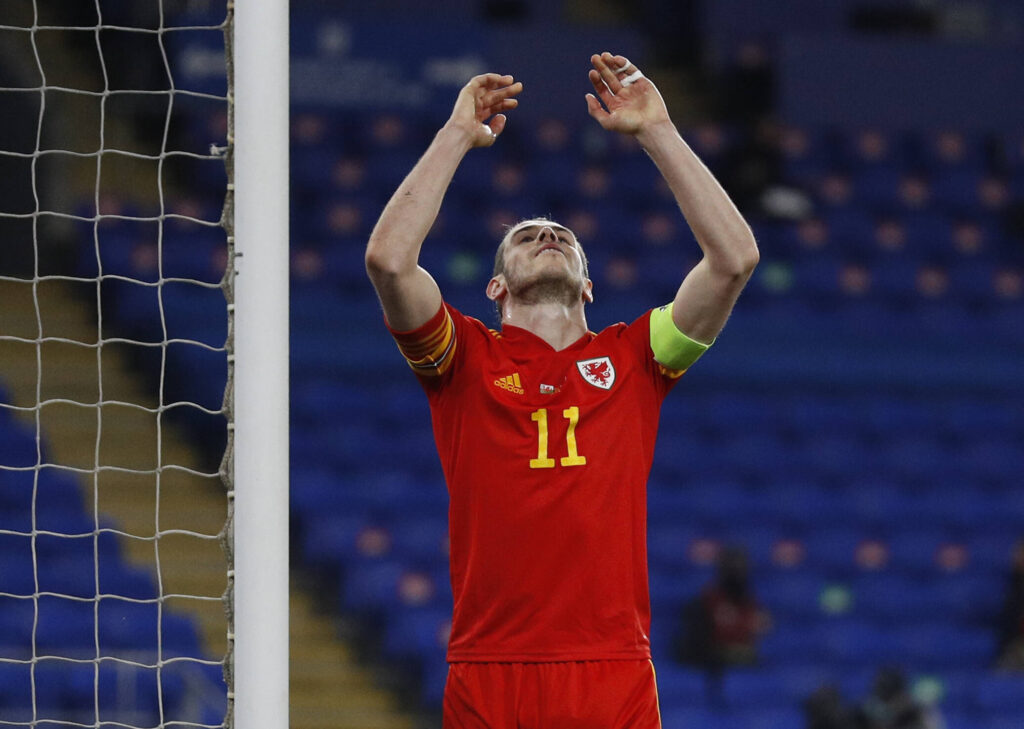 Bale: “Gli alieni esistono, li stanno nascondendo. Una volta ho visto un UFO”