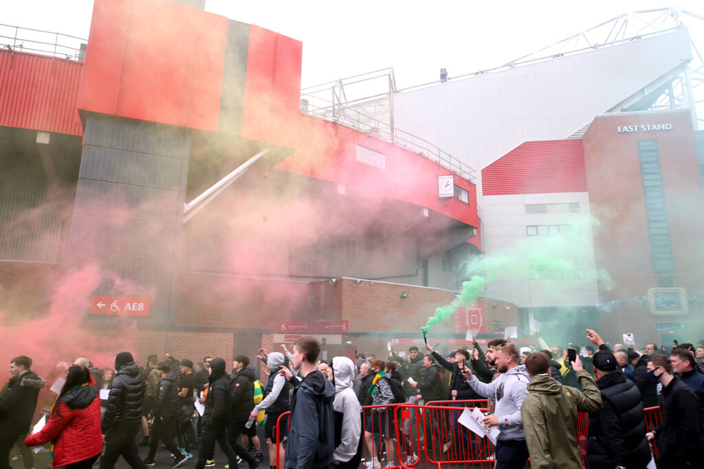 Manchester United, Glazer: “Chiedo scusa ai tifosi, riconosco necessità di cambiamento”