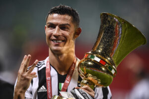 Cristiano Ronaldo con la Coppa Italia