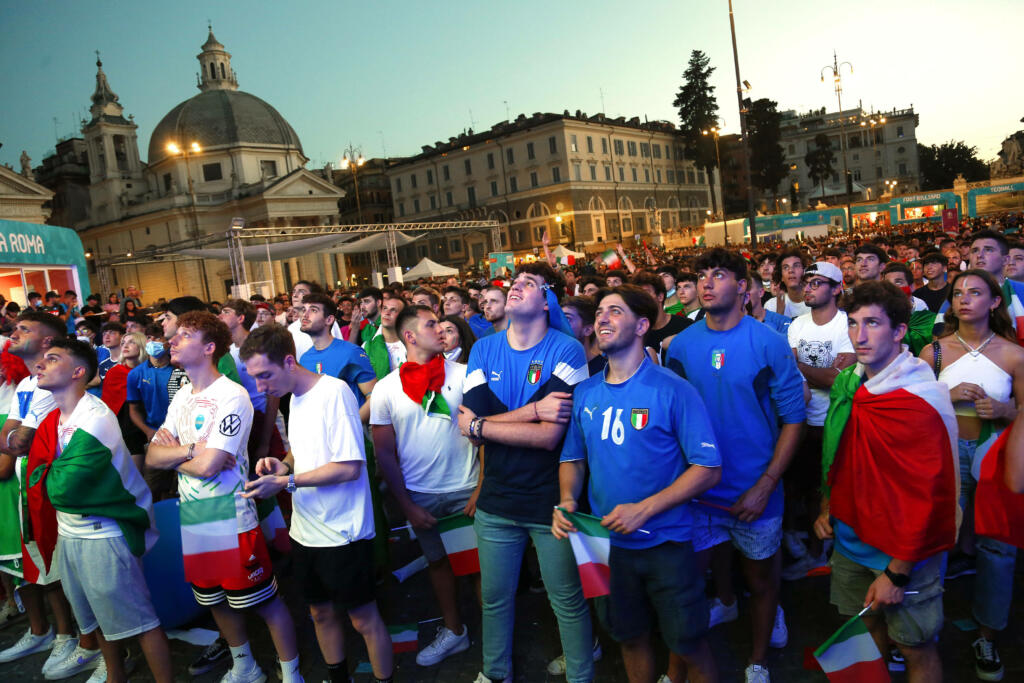 Italia-Inghilterra, oltre 200 tifosi partiti da Fiumicino