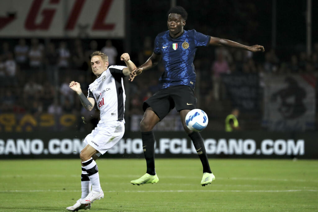 Inter: Agoumé il vice-Brozovic? Può restare o andare in prestito