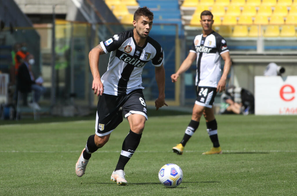 Cagliari, ufficiale l’arrivo in prestito di Alberto Grassi