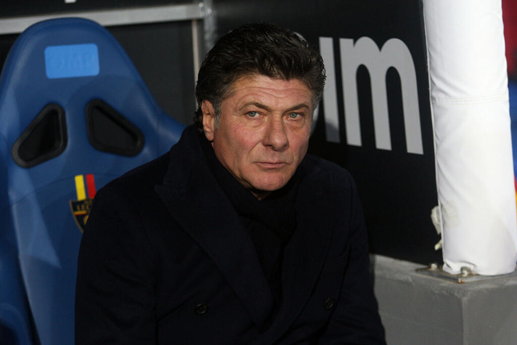 Cagliari, Mazzarri: “Giocatori non devono porsi limiti: c’è ambizione”