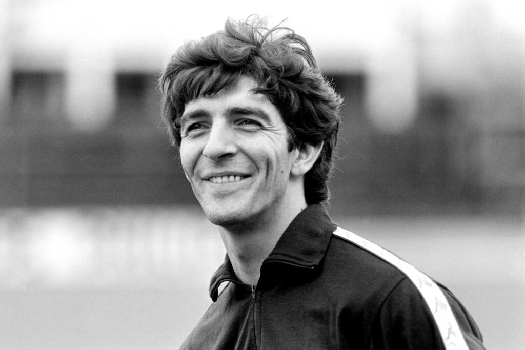 Nel giorno del 65esimo anniversario dalla nascita, Paolo Rossi è una presenza a cui il mondo del calcio rivolge il proprio pensiero.