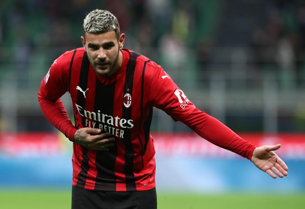 Milan, si lavora per il rinnovo di Theo Hernandez: assalto PSG da evitare