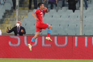 2 gol e 2 assist per il nazionale messicano in partite in trasferta: ottimo inizio di stagione per lui e per il Napoli.