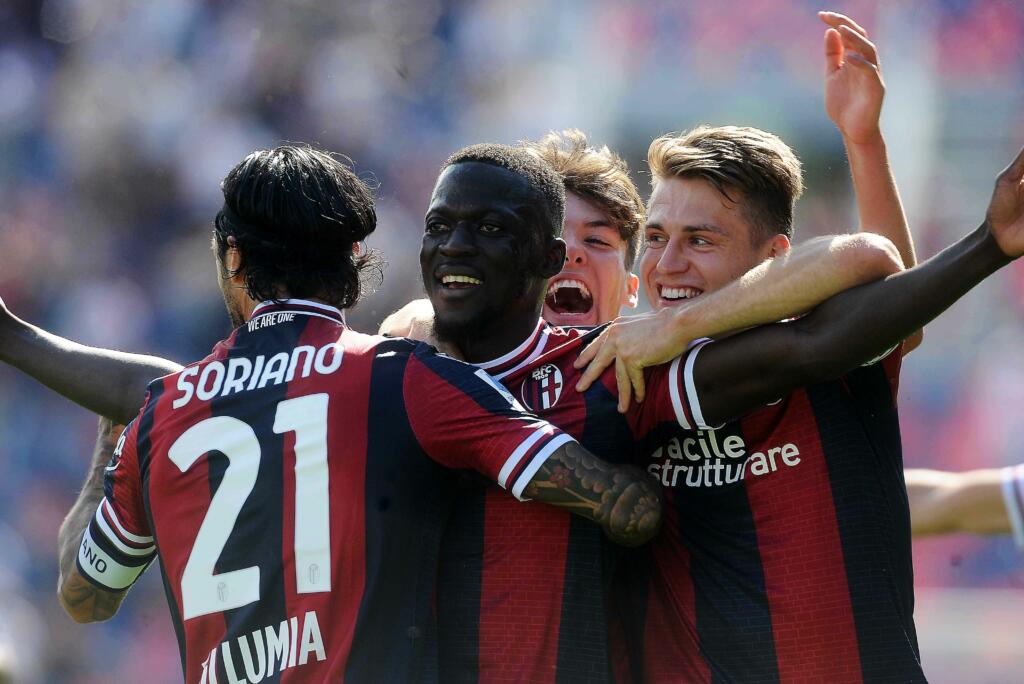 Bologna-Lazio 3-0, crollo biancoceleste. Mihajlovic stende Sarri