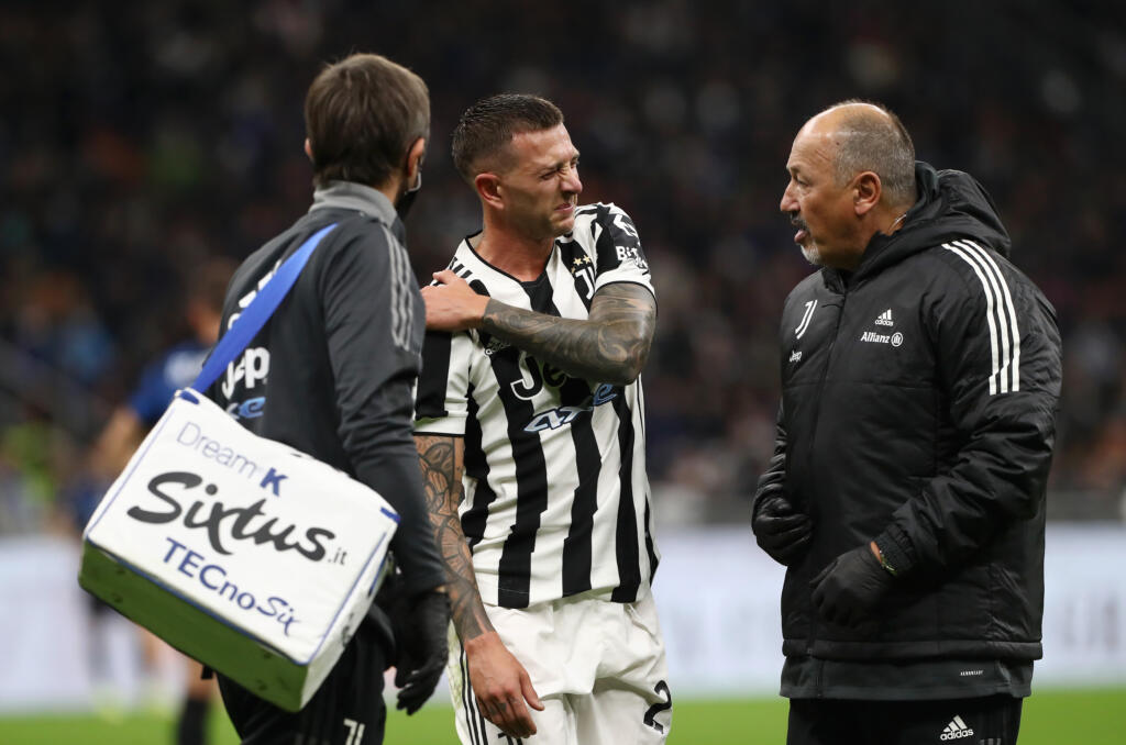 Juventus: distorsione alla spalla per Bernardeschi