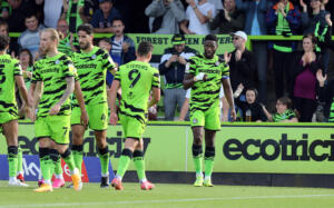 Forest Green Rovers e un nuovo modo di fare calcio: per loro maglie compostabili e uno stadio gioiello di ecosostenibilità.