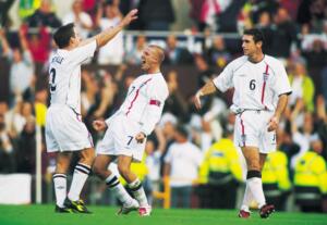 Compie 20 anni un momento iconico del calcio di inizio millennio: 6 ottobre 2001, Beckham trafigge la Grecia con la sua punizione simbolo.
