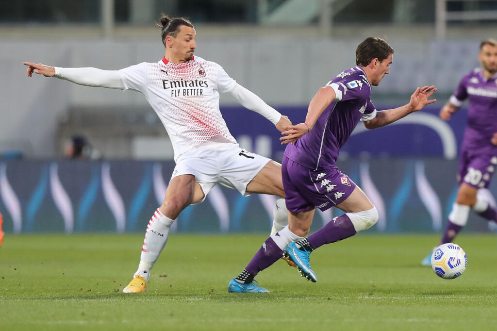 Vlahovic a tu per tu col suo idolo Ibrahimovic: sarà futuro contro presente