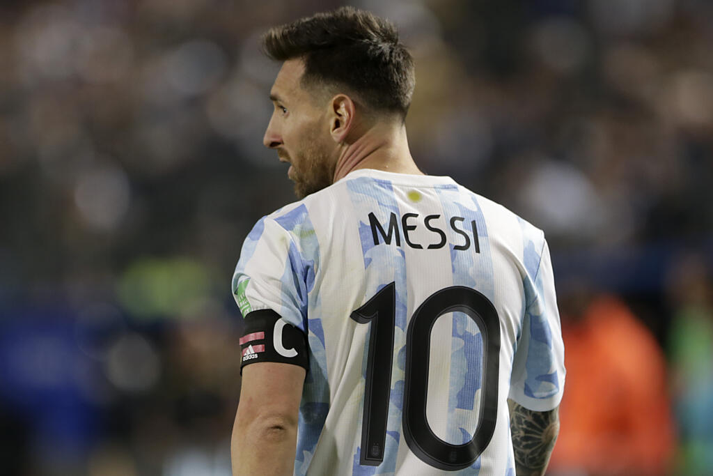 Pallone d’Oro 2021, vince Lionel Messi: settimo trionfo da leggenda