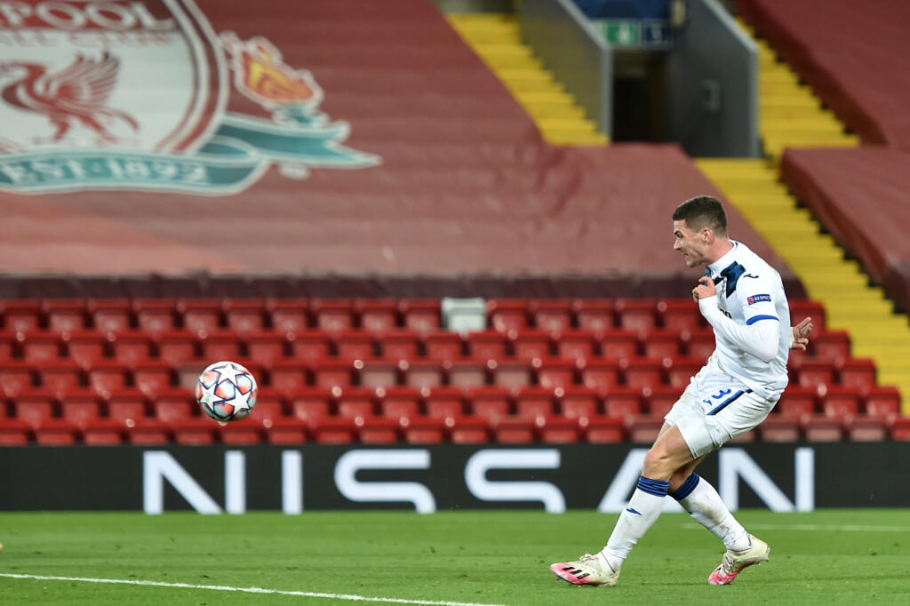 Inter, Gosens punta al rientro a marzo contro il Liverpool