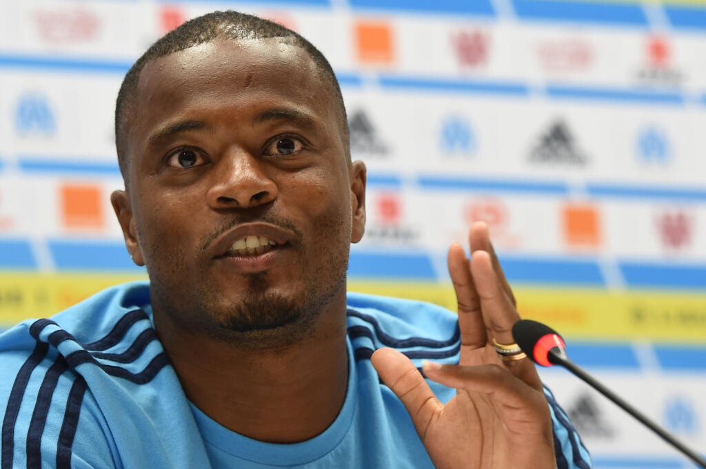 Evra afferma: “Almeno due omosessuali per squadra, se parlano è finita”