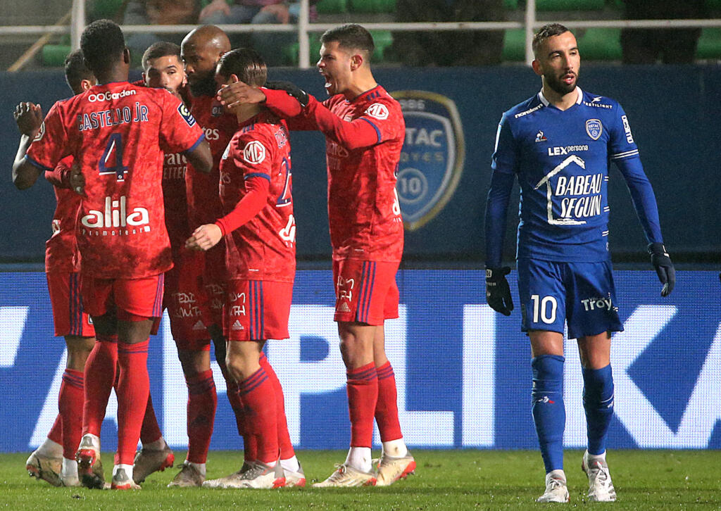 Ligue 1, il gol di Dembele regala i tre punti al Lione contro il Troyes
