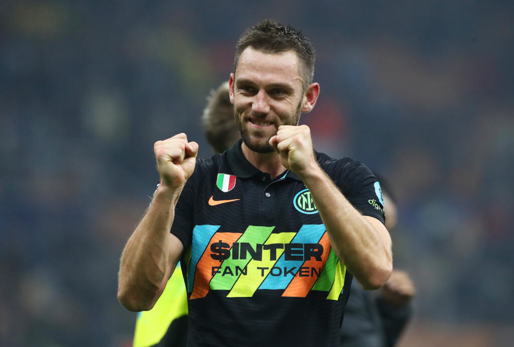 Inter, il futuro di De Vrij tra rinnovo e ‘fattore Raiola’