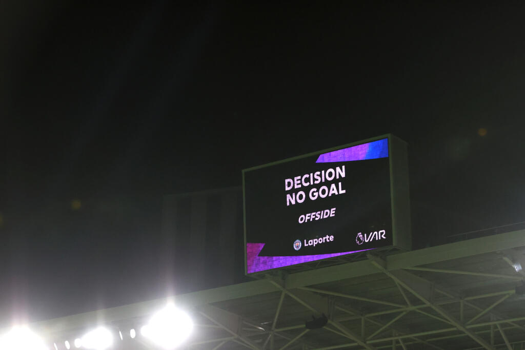 FIFA, continua la sperimentazione del “fuorigioco semiautomatico”: come funziona
