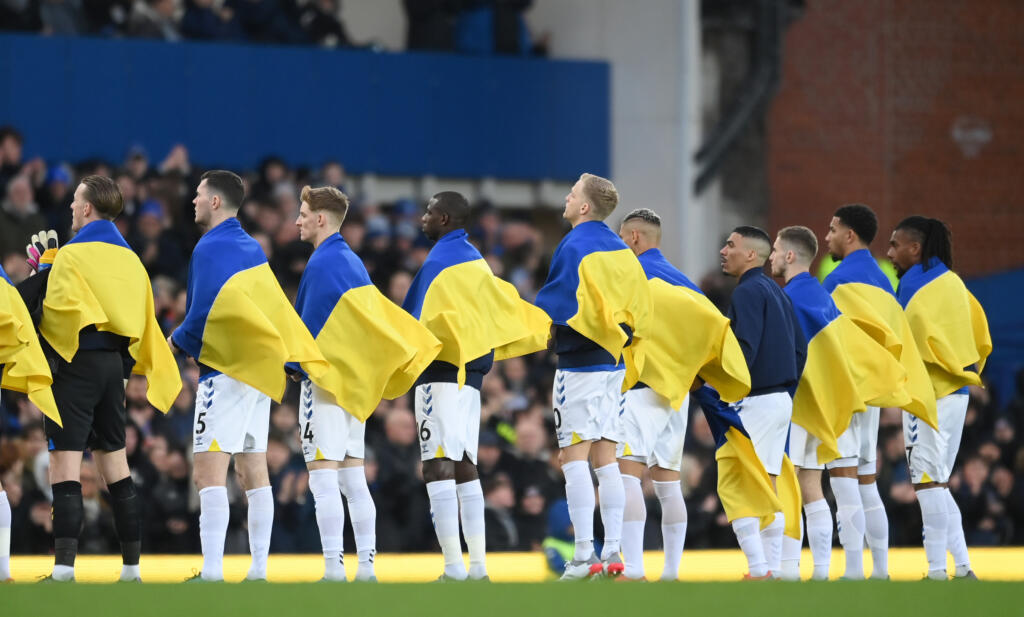 Guerra in Ucraina, Everton e Man City con le bandiere ucraine