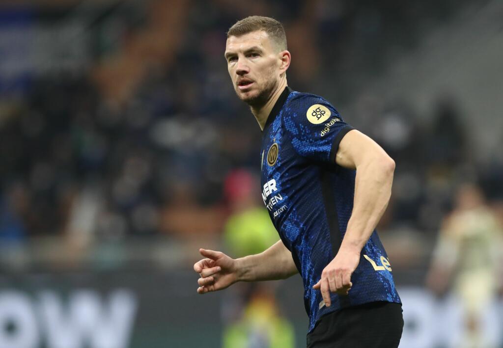 Inter, direzione derby: Dzeko sicuro. Accanto a lui ballottaggio Lautaro-Sanchez