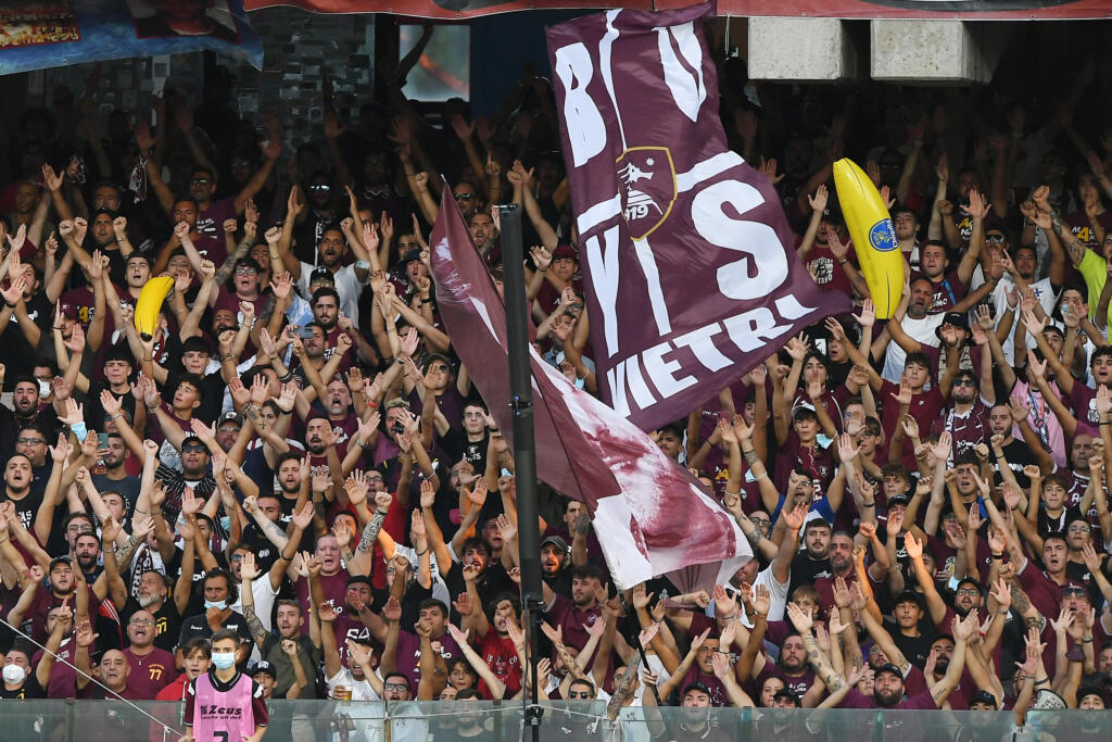 Salernitana, due calciatori minorenni della Primavera fermati per scippo