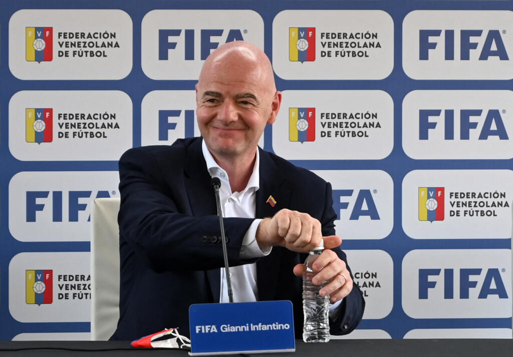 FIFA, rivoluzione nel calciomercato: limitazione dei prestiti da luglio