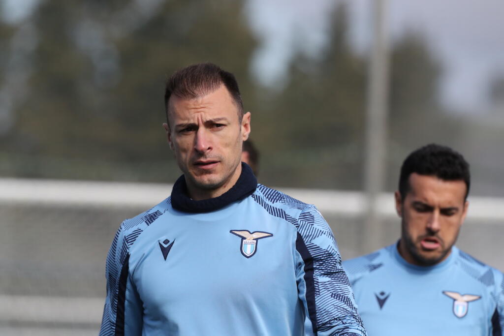 Lazio, problemi per Radu in allenamento. In dubbio contro il Venezia