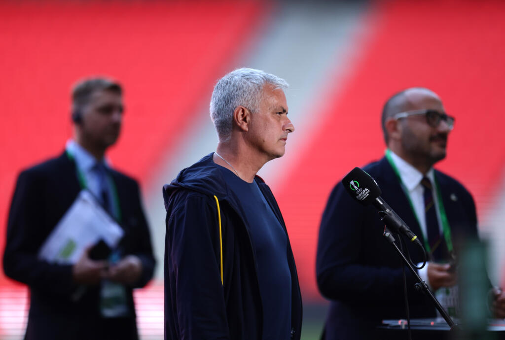 Roma, Mourinho: “Non ci sono favoriti. La finale è 50 e 50”