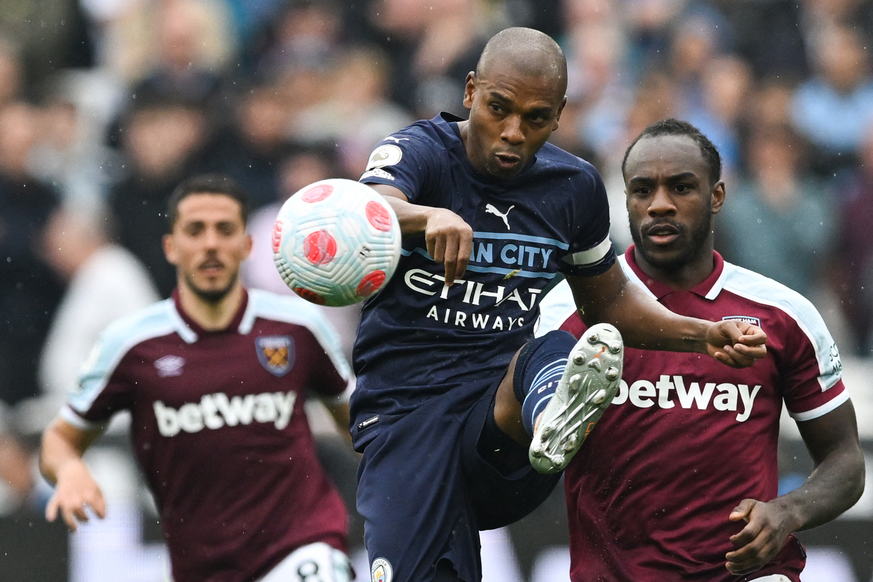 manchester city fernandinho