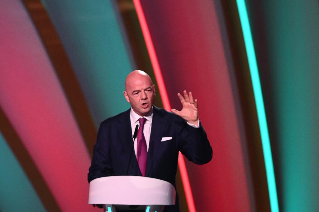 Mondiale 2022, Infantino: “La FIFA ha dato dignità a 1,5 milioni di lavoratori impegnati in Qatar”