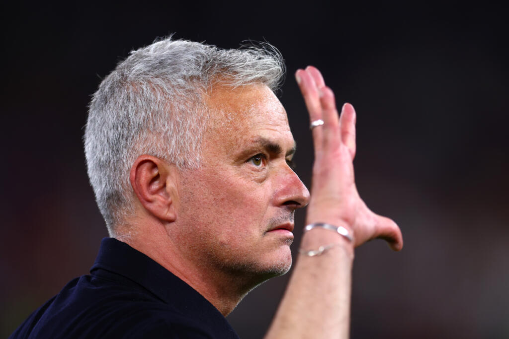 Roma, Mourinho: “Mi sento giovane. Dovrete sopportarmi ancora”