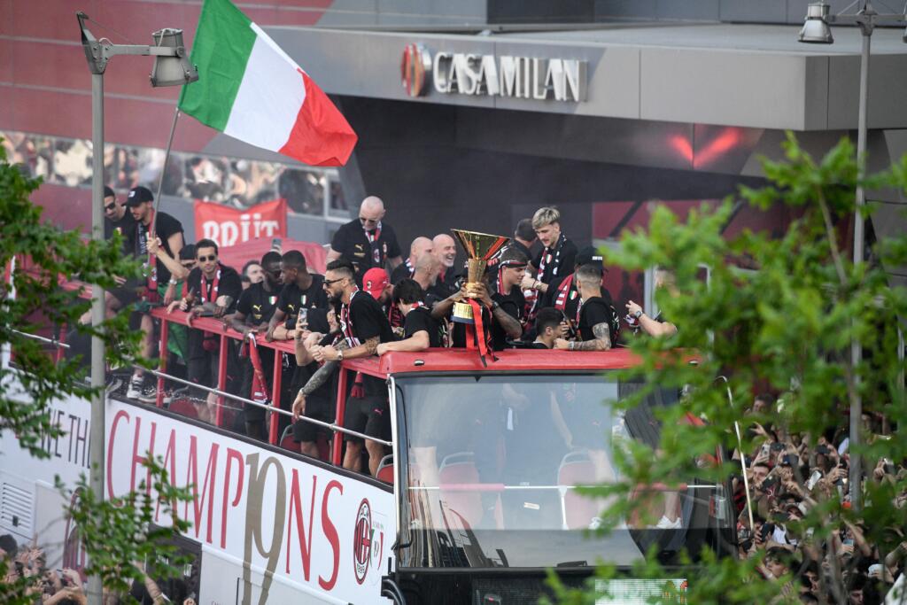 Milan, nuova maglia del 2022: dettagli tricolore formato Puma