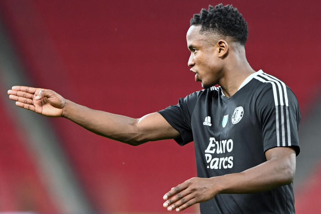 Leeds, ufficiale l’acquisto di Sinisterra dal Feyenoord