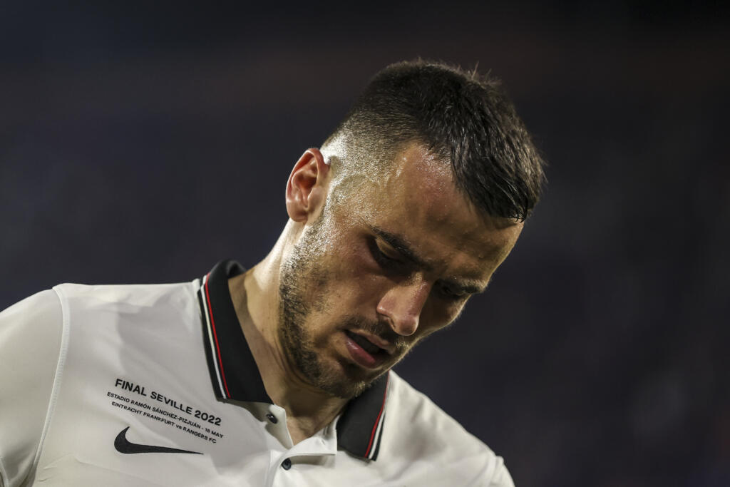Juve, c’è fretta di chiudere per Kostic: ballano 5 milioni