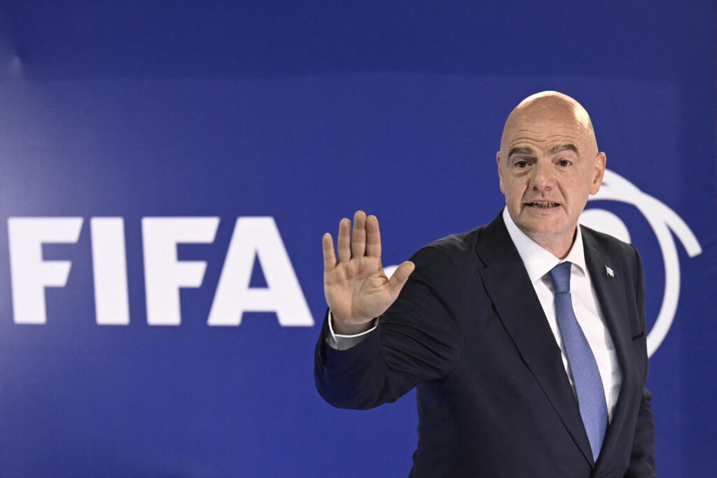 FIFA, in estate nuove regole sui trasferimenti. Ma sarà scontro con gli agenti