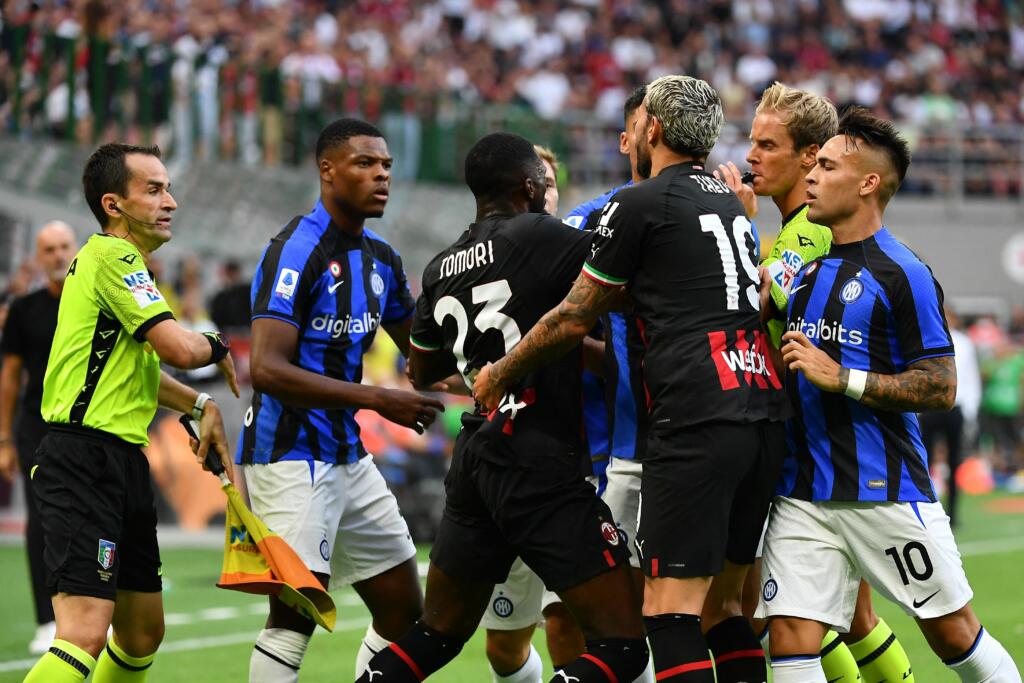 Serie A, il primo tempo del derby: Leao risponde a Brozovic