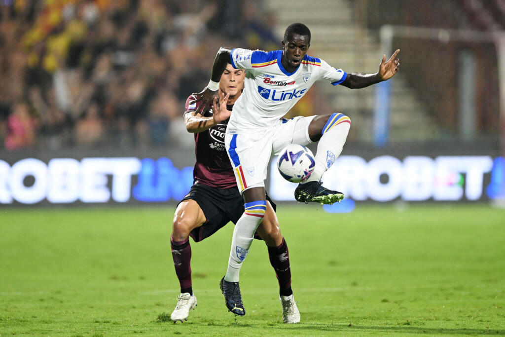 Salernitana-Lecce 0-1 all’intervallo: Ceesay porta avanti i salentini