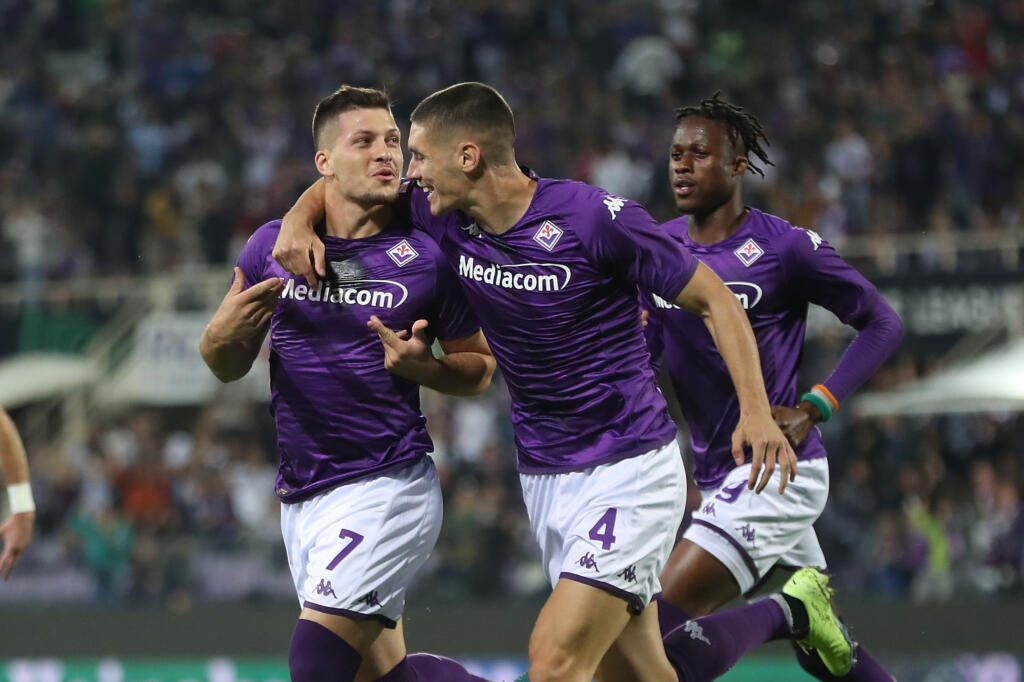 Roma sotto a Siviglia dopo i primi 45′, poker Fiorentina