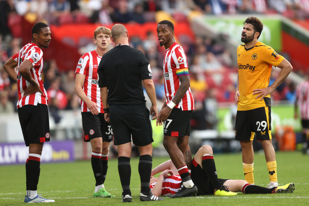Diego Costa ma che fai? Testata ad un avversario e primo rosso in Premier