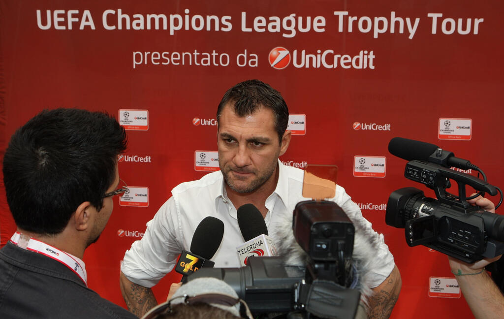 Bobo TV nella bufera: Vieri ed Adani cadono nella trappola delle provocazioni