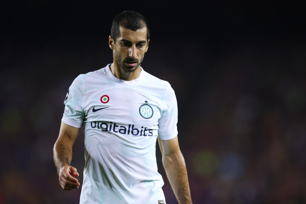 Sassuolo-Inter, problemi per Mkhitaryan: l’armeno esce per infortunio
