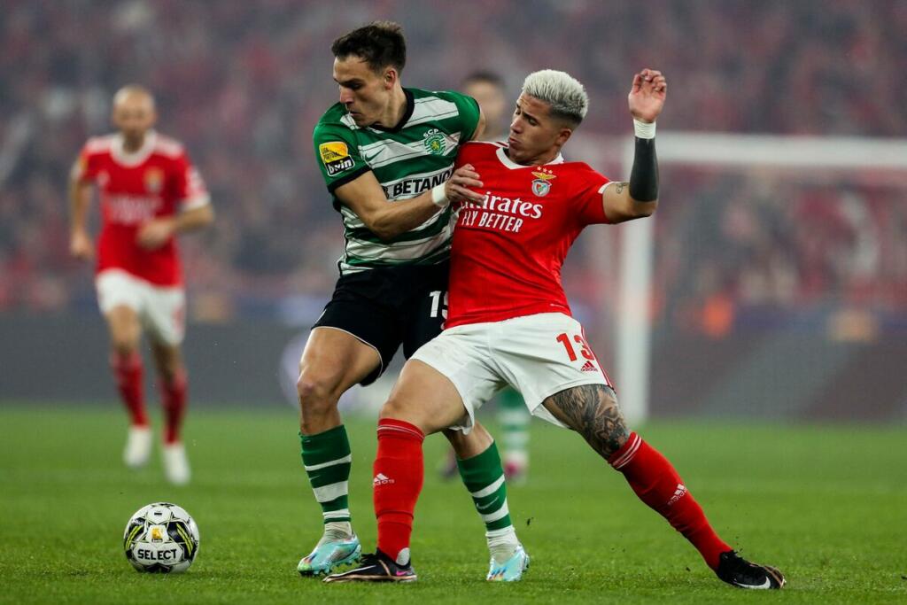 Calciomercato, Schmidt frena la cessione di Enzo Fernandez: “E’ felice al Benfica”