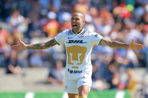 pumas dani alves