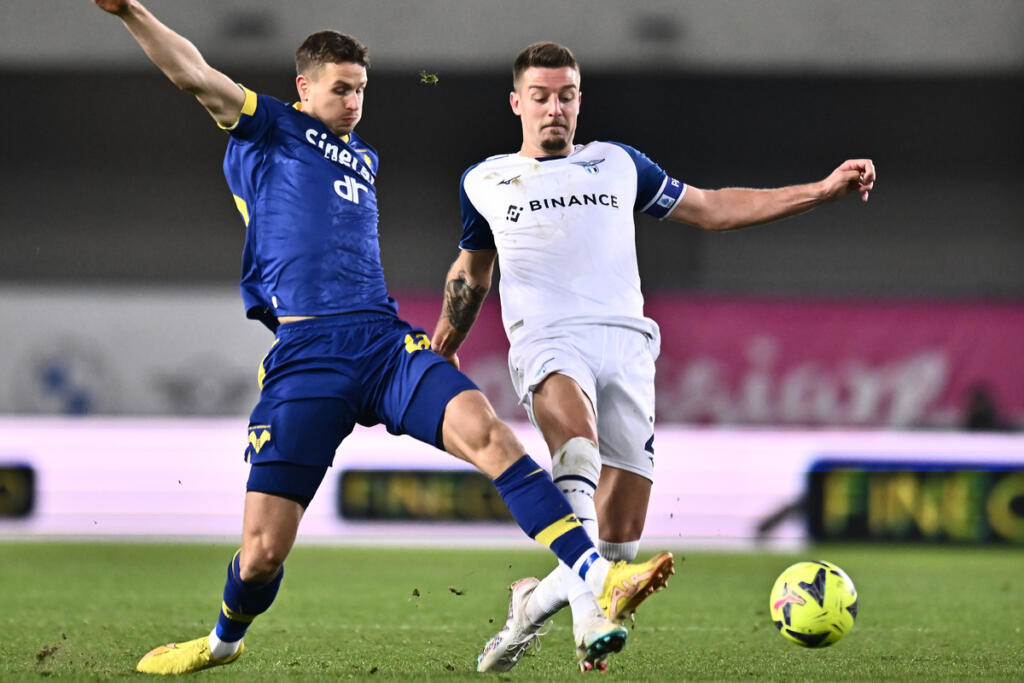 Hellas Verona-Lazio 1-1, un gol per tempo al Bentegodi